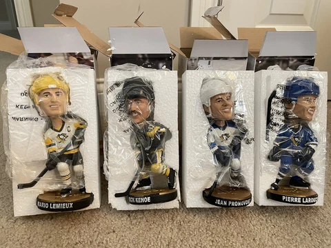 SET OF 4 - 2017 Pittsburgh Penguins 50th Anniversary Series Bobbleheads Lemieux Cover