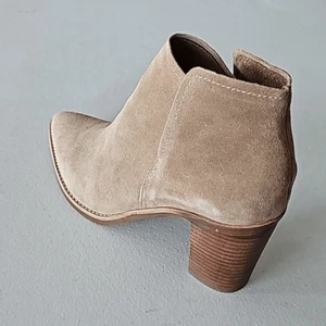 New in Box Dolce Vita Spade Booties in Dune Suede, Size 10 - Picture 1 of 6