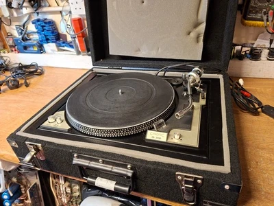 Citronic CS300D Turntable and wood flightcase 1 of 2  (T3) - Image 1 of 4