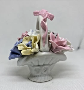 Porcelain flower basket figurine with beautiful flowers - Picture 1 of 7