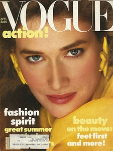 Vogue April 1982 Summer Couture Highlights-Warren Beatty-Robert Capa-Ann Beattie - Imagen 1 de 1