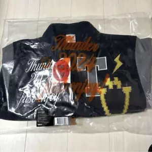ATEEZ THUNDER 2024 VARSITY Stadium JACKE POP-UP STORE Limited Official MD - Bild 1 von 5