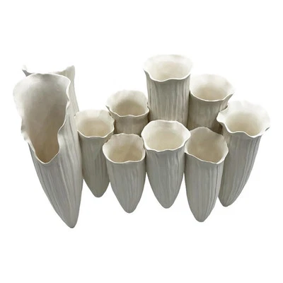 Jarrón de cerámica blanco moderno Bergamo Art de 13 pulgadas de ancho en blanco Foto 1 de 4