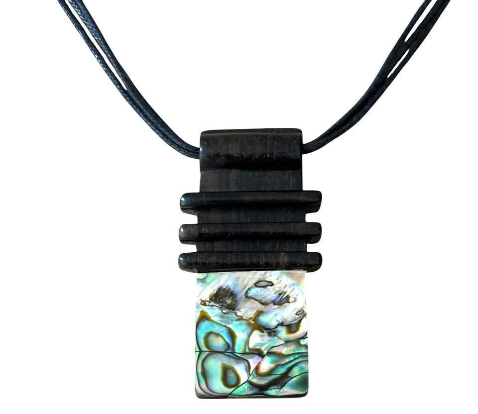 collar hecho a mano madera tallada abulón sobre cordón boho hippie talismán colgante Foto 1 de 4