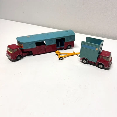 Corgi Major Toys. Articulated Chipperfield’s Circus Horse Box + Tractor Unit - Image 1 of 4