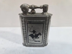 Funktionierendes Vintage Emaille Golfer Evans Liftarm Feuerzeug Polo Player 7776/34 - Bild 1 von 10