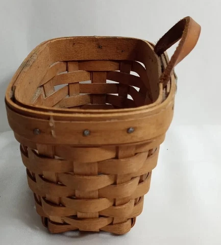 LONGABERGER VINTAGE SMALL KEY HANGING BASKET  W/LEATHER STRAP 6" X 4"   1987 Cover