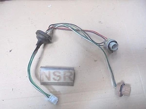 SOPORTE BOMBILLA TRASERA LADO PASAJERO CERCANO MAZDA DEMIO 2000 - Imagen 1 de 1