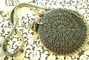 Cartera de mano de ganchillo macramé vintage de los años 90 gris bandolera correa usada en excelente estado grunge - Imagen 1 de 5