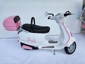 2008 Mattel Barbie Teresa Vespa weißer Roller Ständer Kofferraumspiegel - Bild 1 von 11