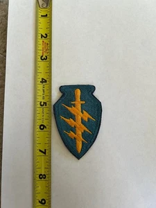 Parche escudo verde con daga amarilla del 75º regimiento de guardabosques del Ejército de los Estados Unidos - Imagen 1 de 2