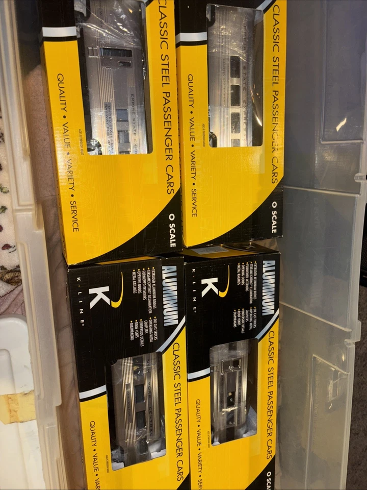 Четыре алюминиевых классических стальных легковых автомобиля в масштабе O, включают пассажирские фигурки - Изображение 1 из 4