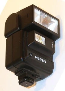 NISSIN 360 TW FLASH UNIT and accessories - Picture 1 of 3