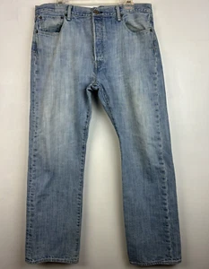 Jeans Vintage Levis 501 Uomo 36x30 Bottoni Fly Denim Lavaggio Leggero Rosso Tab Macchie Leggi - Foto 1 di 14