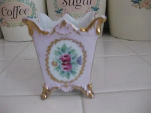 Vintage Footed Gold Gilded Scalloped Edge Floral Toothpick Holder Trinket Vase - Picture 1 of 7