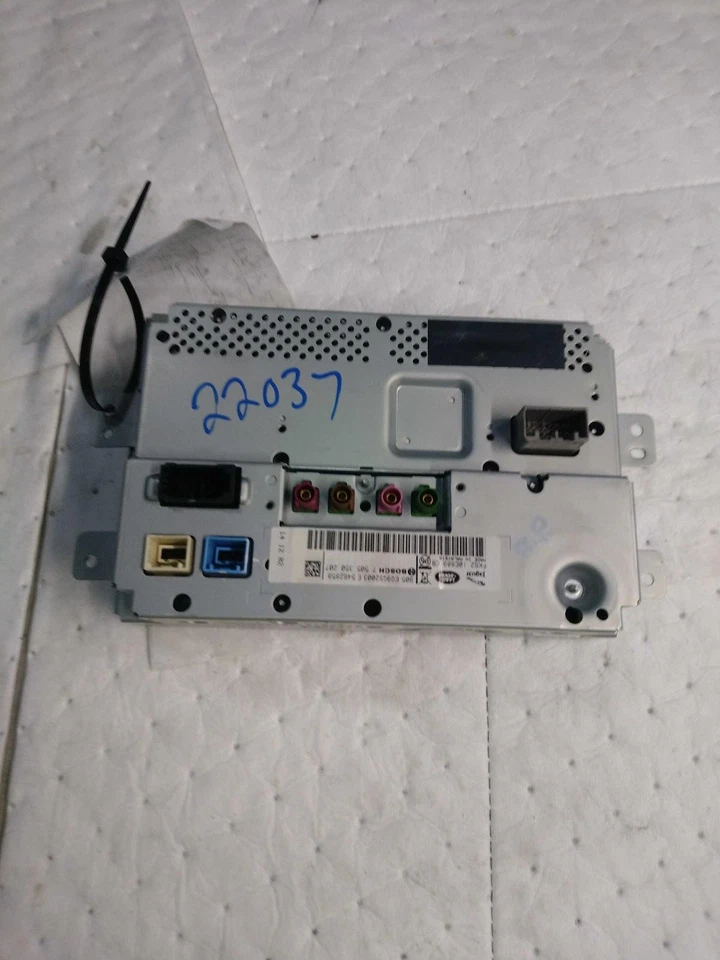 Pantalla de infoentretenimiento central delantera usada se adapta a: Land Rover Range Rover Sport D 2015 Foto 1 de 4