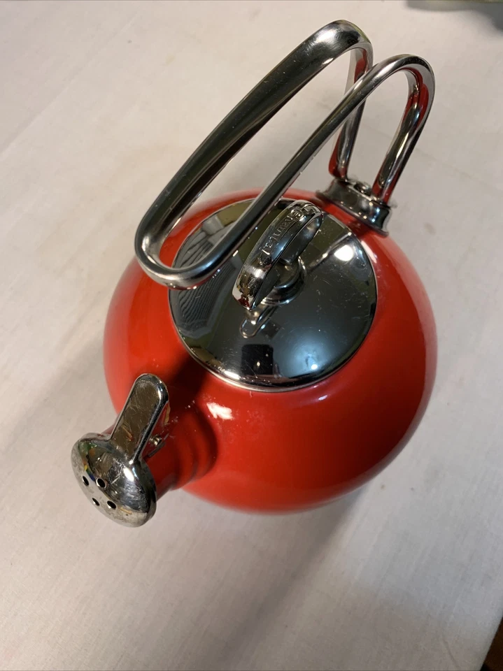 Tetera Chantal clásica armónica silbido teca roja Foto 1 de 4