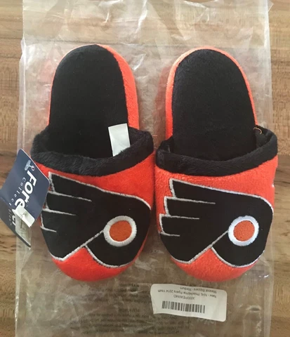 Forever Collectibles NHL Philadelphia Flyers Youth Size M Slippers NWT Cover