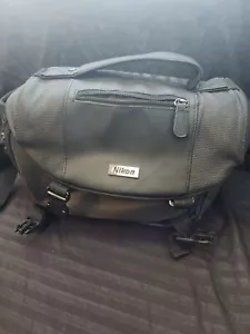 Original Nikon Deluxe Digital SLR Camera Case (Black) - 17001D - Picture 1 of 5