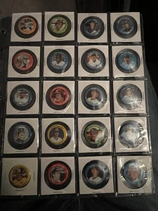 Vintage 1984 Fun Foods Baseball Posten von 20 Pins ALLE HOF & in Halterungen. NEUWERTIG - Bild 1 von 10