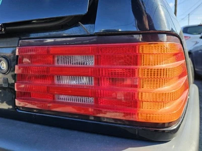 1990-1993 MERCEDES BENZ 500SL PASSENGER SIDE TAIL LIGHT (QTR MTD) - Image 1 of 4