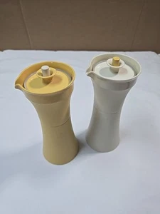 Set of 2 Vintage Tupperware Oil and Vinegar Salad Dressing Cruets #1246 Plunger - Imagen 1 de 3