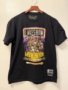Mitchell & Ness Hardwood Classics Lakers Lakeshow T-Shirt Herren Large schwarz NBA - Bild 1 von 6