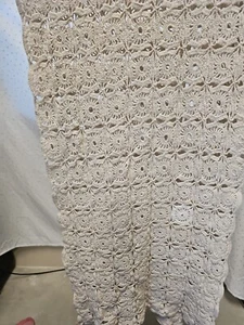 Vtg 15" X 60" Table Runner Beige Medallions - Picture 1 of 2