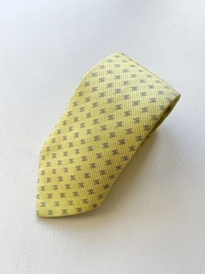 Corbata de seda HERMÈS con patrón de tejido H (amarillo/azul marino) Foto 1 de 4