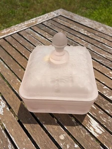 Vintage Tiara Indiana Glass Honey Bee Hive Candy Dish W/Frosted Pink Lid - Picture 1 of 10