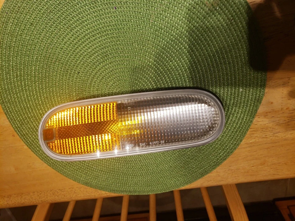 LÂMPADA DE ESTACIONAMENTO 1998-2005 VOLKSWAGEN BEETLE PASSAGEIRO FAROL DE NEBLINA DIREITO - Imagem 1 de 2