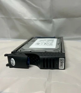 EMC 101-000-216 - 600GB 15K Fibre Channel 3.5" Hard Drive w/Tray - Picture 1 of 5