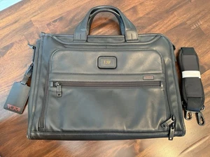TUMI Alpha 2 Leather Expandable Organizer Laptop Brief w Removable Mono Plate - Afbeelding 1 van 16