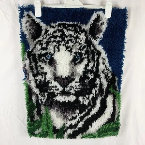 Vintage Completed White Tiger Wall Hanging Latch Hook Rug 27.5” x 20” - Picture 1 of 4