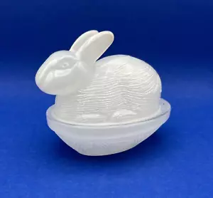 Plato de caramelo de conejito de vidrio transparente con superposición de acento blanco. 3,5 x 4,5 x 4" de alto - Imagen 1 de 5