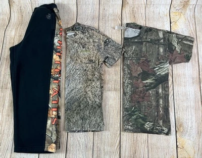 Lotto Pacchetto T-Shirt Ragazzi Mimetica Mossy Oak e Leggendari Pantaloni Bianchi Small  - Immagine 1 di 4