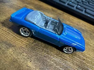 Hot Wheels 69 Camaro Convertible from 2011 Garage series Real Riders 1/64 - Picture 1 of 6