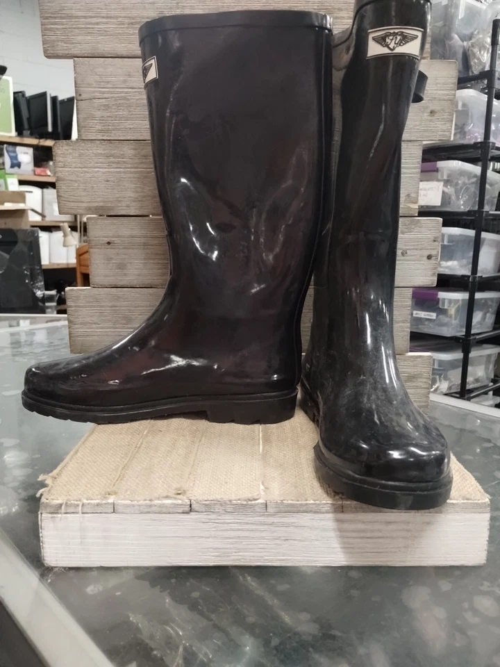 Botas de lluvia para mujer Forever Young hasta la rodilla negras talla 8 leves rasguños y arañazos  Foto 1 de 4