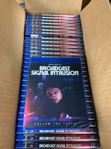 FULL CASE of 30 Broadcast Signal Intrusion (Blu-ray, 2021) NEW SEALED - Bild 1 von 1