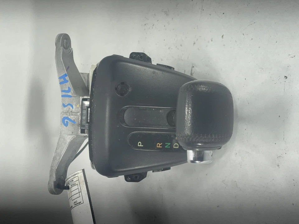 Conjunto de palanca de cambios de transmisión automática usada se adapta a: Toyota Matrix Grade 2004 Foto 1 de 4