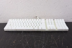 2005 Genuine Apple A1048 USB Wired Keyboard White 2 USB Ports - Picture 1 of 7