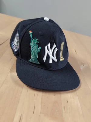 2000 New York Yankees Hat MLB Subway Series Trophy Statue Of Liberty  Snap Back  - Image 1 of 4