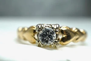 Delicate 14k Yellow Gold Solitaire Diamond Ring w/ Heart accents - Picture 1 of 1