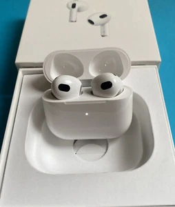 Apple AirPods 3ra generación con estuche de carga inalámbrica MME73AM/A - Imagen 1 de 9