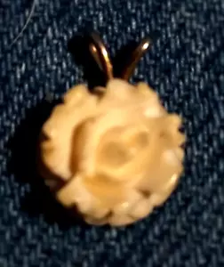 Antique carved rose pendant with gold filled holder 1/2" wide - Picture 1 of 3