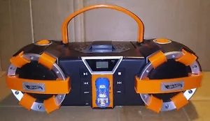 RARO - 2011 HOT WHEELS MATTEL HW560 CD FM AM RADIO BOOMBOX + 3CD + CUFFIE - Foto 1 di 12