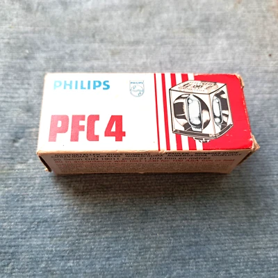 PHILIPS PFC 4 CONFEZIONE INTEGRA CON 3 CUBIFLASH PER FOTOCAMERE VINTAGE Foto 1 de 4