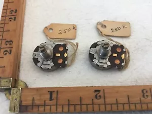 Ein Oldtimer 1984 CTS 250k Potentiometer 137849, R157-634 geteilte Welle - Bild 1 von 3