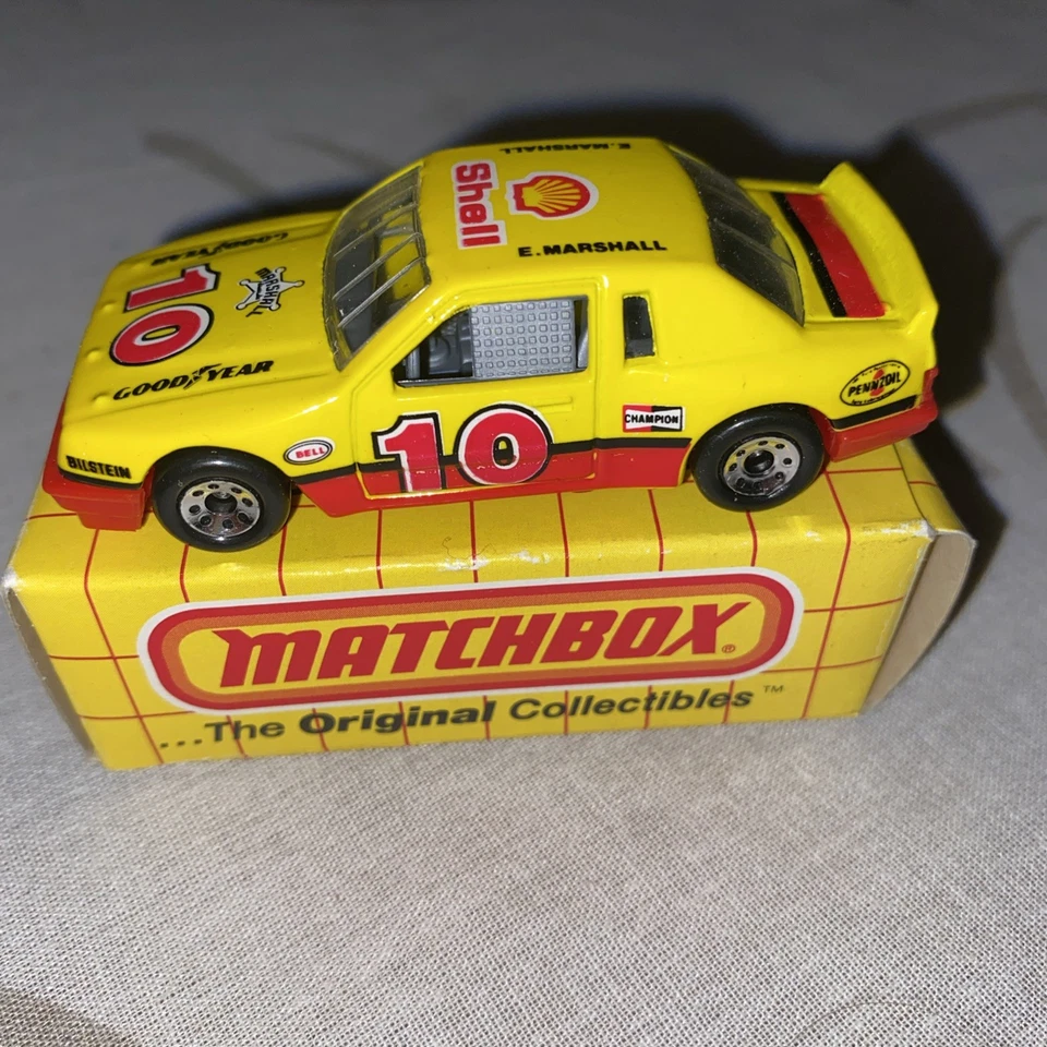 复古火柴盒 I-75 别克 Le Sabre 黄色 带原装盒 — 第 1/1 张图片