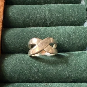 Sterling Silver Crossover Ring Size 4 - Picture 1 of 3